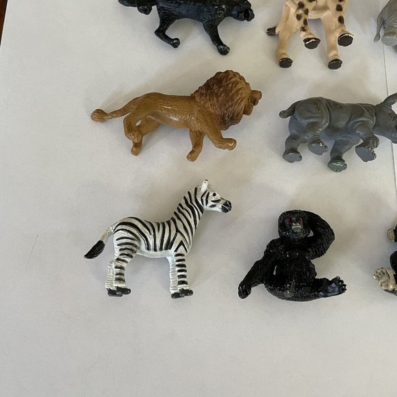 Safari Ltd Lot of 15 Wild Animals - Giraffe Zebra Hippo Chimp Ape Alligator - Picture 6 of 8